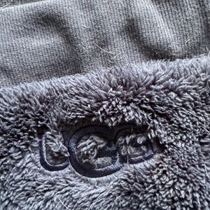 Men’s UGG fleece sweatpants size M